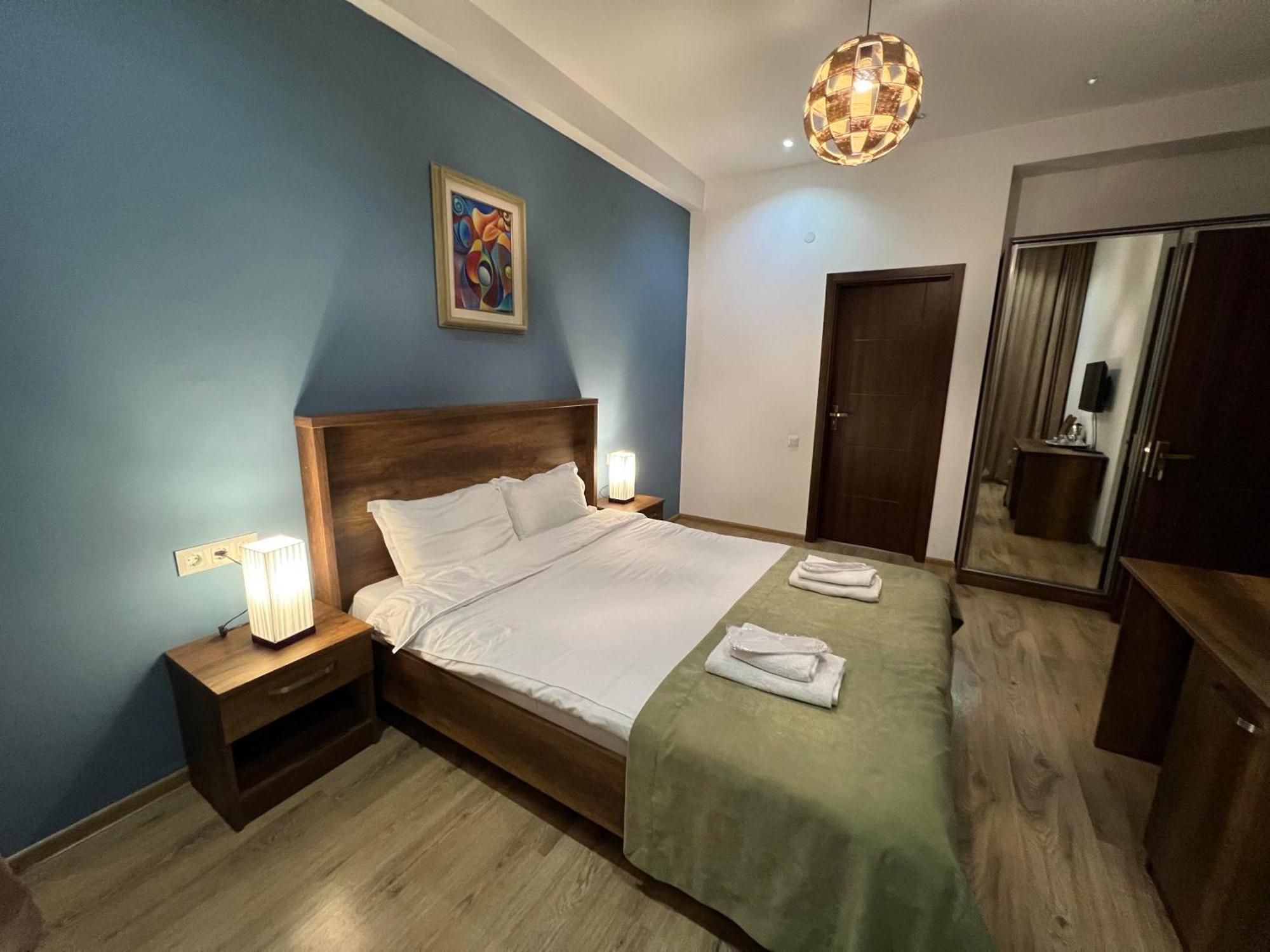 Hotel King Tom Tbilisi Bagian luar foto