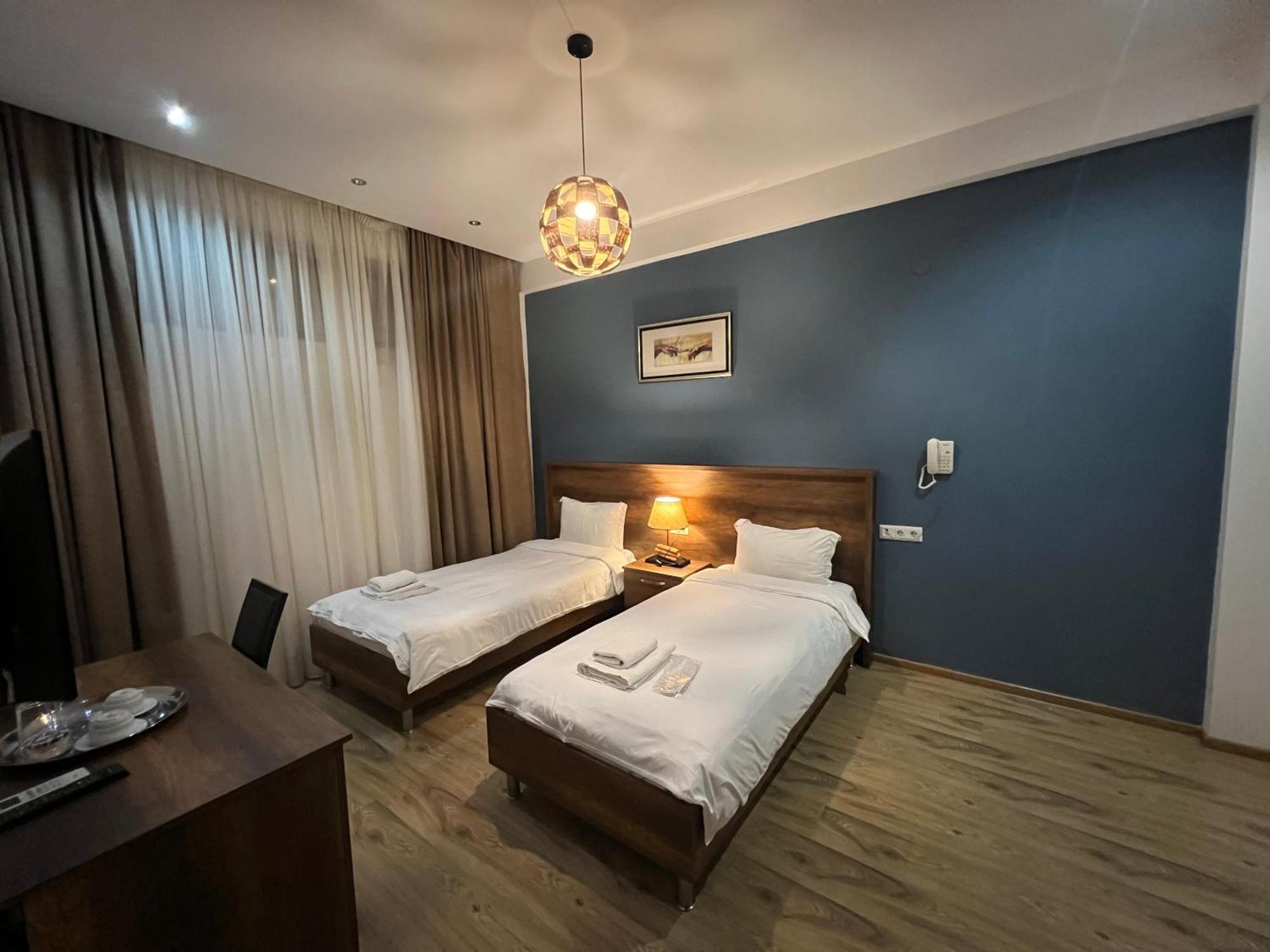 Hotel King Tom Tbilisi Bagian luar foto