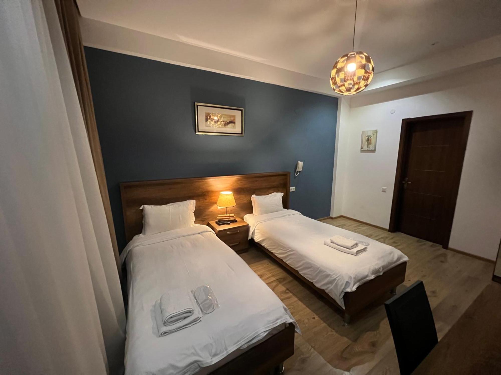 Hotel King Tom Tbilisi Bagian luar foto