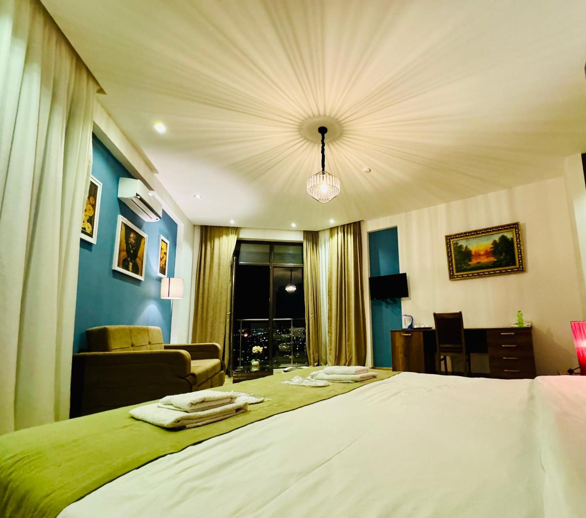 Hotel King Tom Tbilisi Bagian luar foto