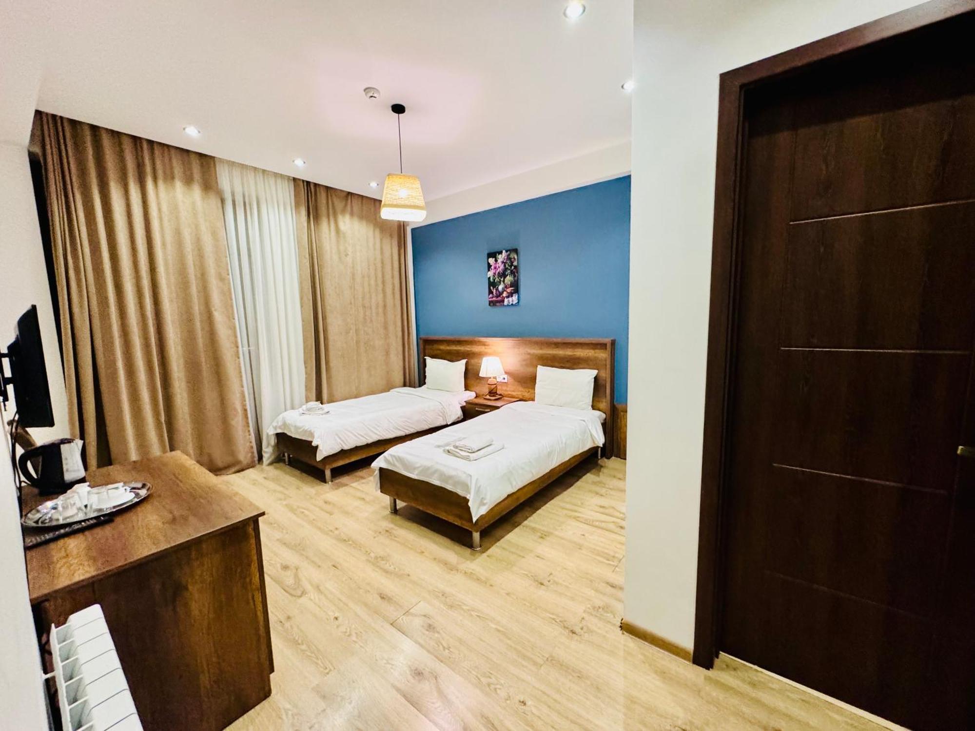 Hotel King Tom Tbilisi Bagian luar foto