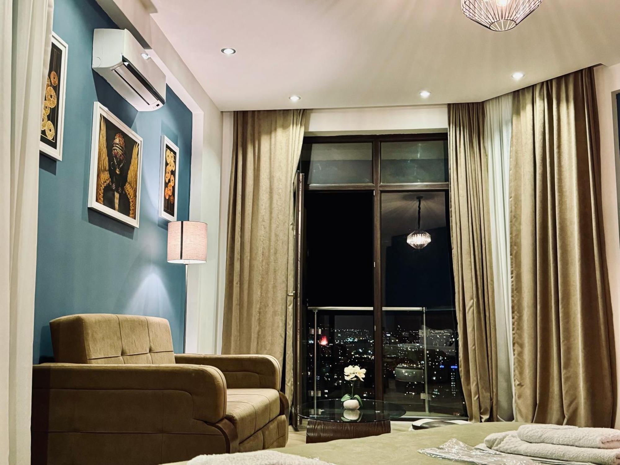 Hotel King Tom Tbilisi Bagian luar foto