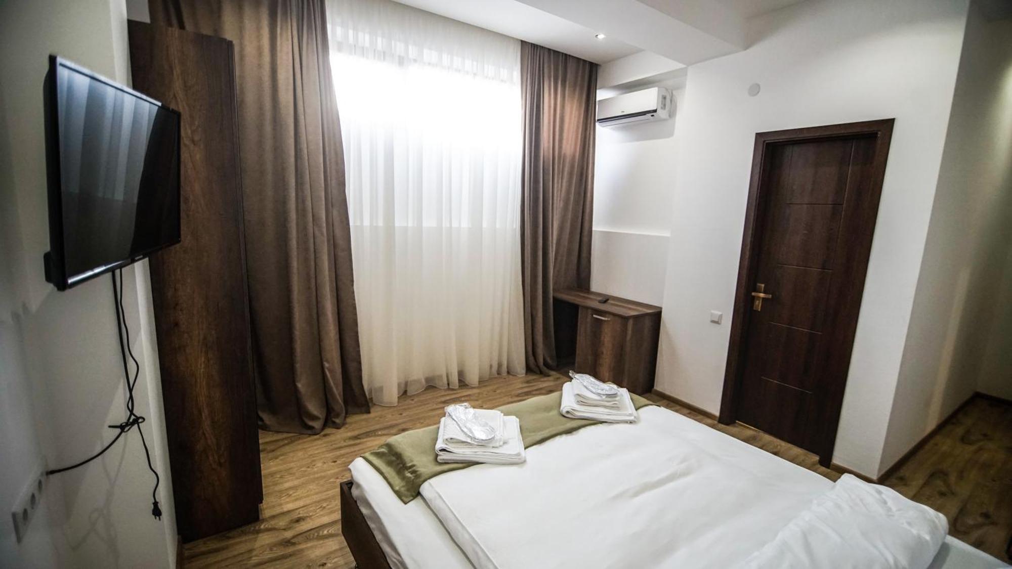 Hotel King Tom Tbilisi Bagian luar foto