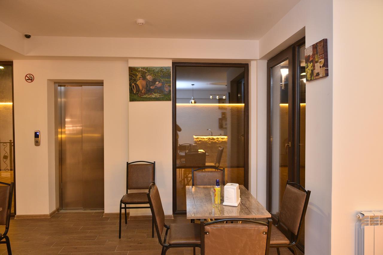 Hotel King Tom Tbilisi Bagian luar foto