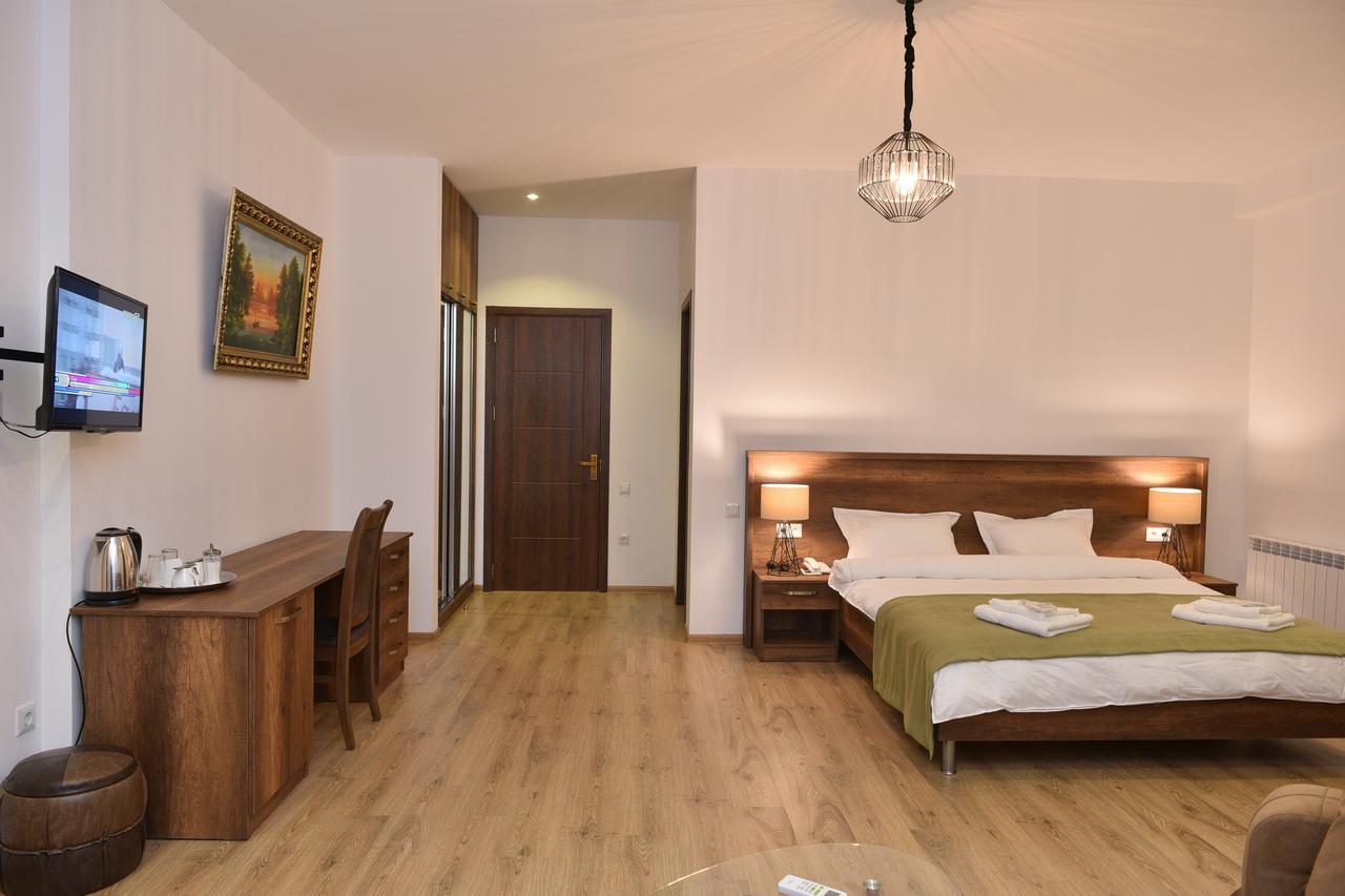 Hotel King Tom Tbilisi Bagian luar foto