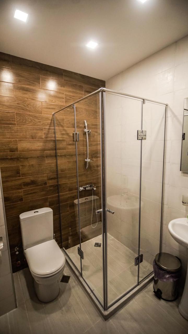 Hotel King Tom Tbilisi Bagian luar foto